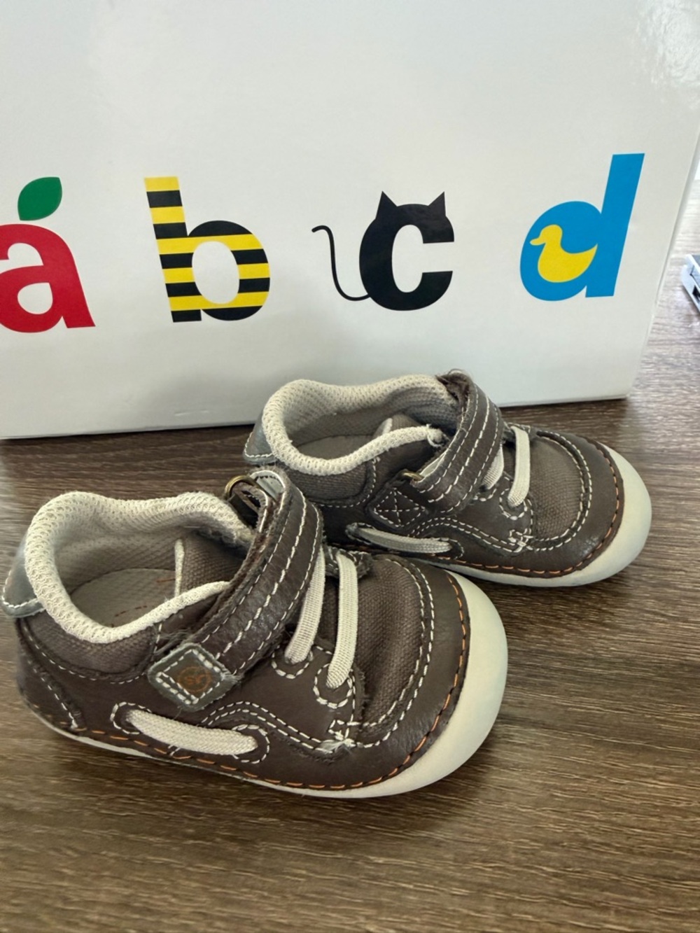 Stride Rite Brown Leather Shoes size 3.5